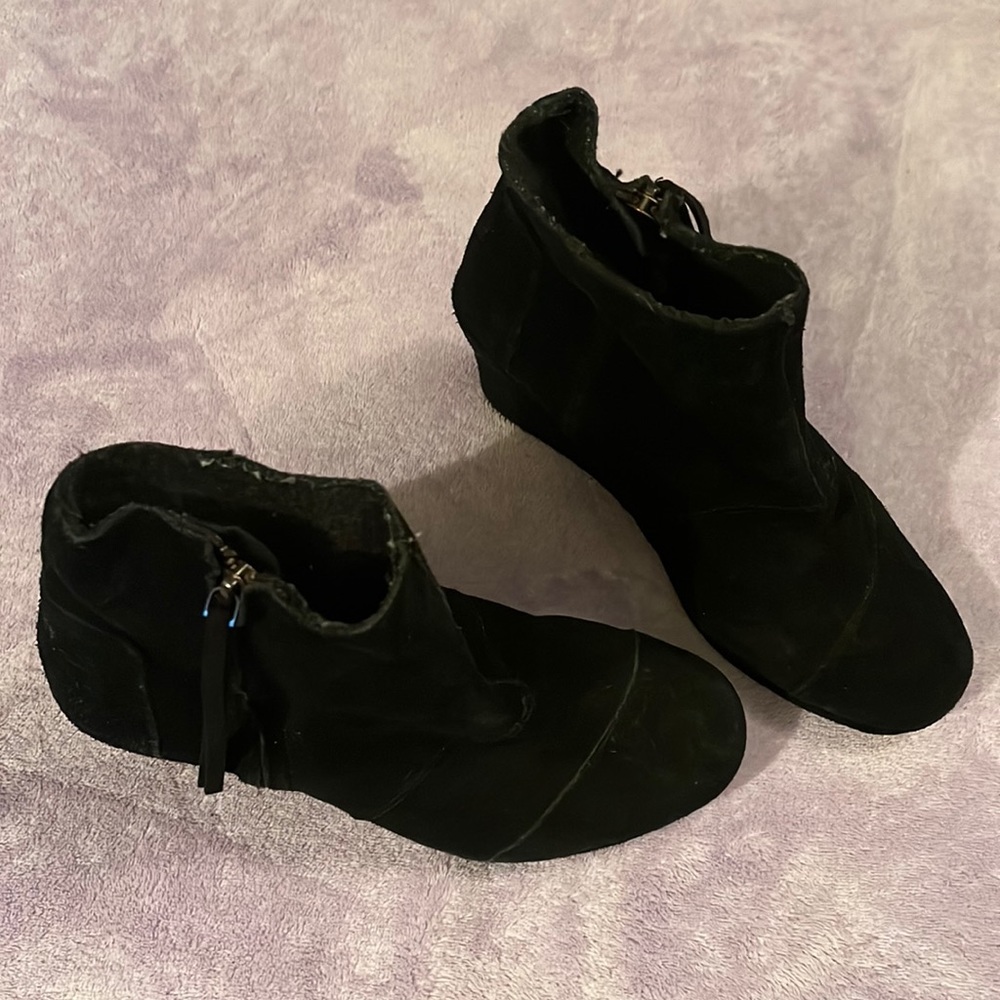 Toms Suede Wedge Booties Size: 7.5M 3 1/5 inches